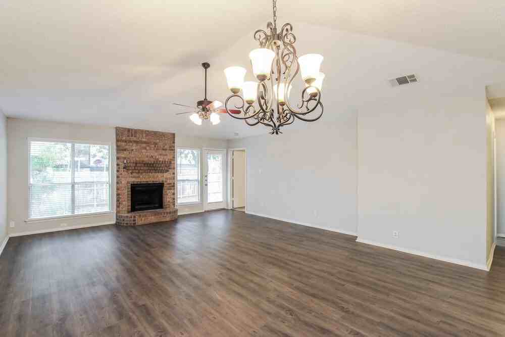 1701 Gainsborough Way - Photo 7 of 16
