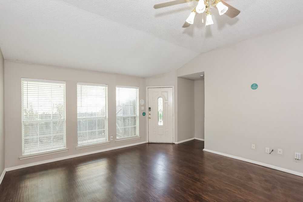 10241 Maria Dr - Photo 4 of 21