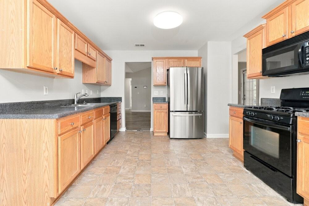4800 Mentmore Ter - Photo 4 of 16