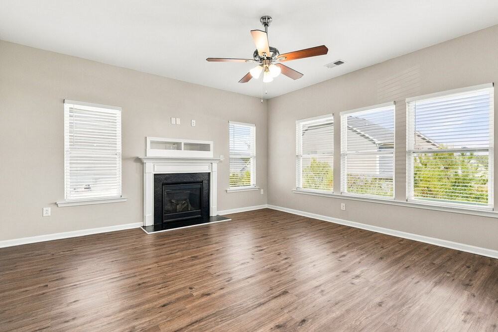 934 Lakemont Dr - Photo 4 of 17