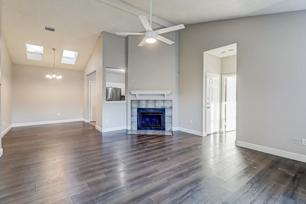 1162 Hemlock Dr - Photo 4 of 16