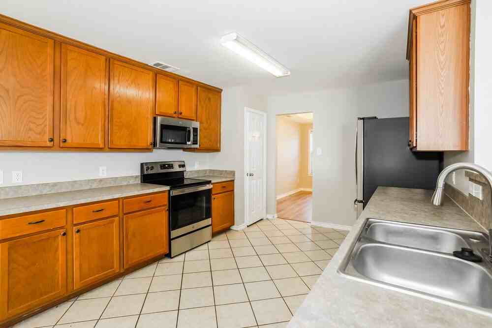 9032 Wild Rose Ln - Photo 7 of 17