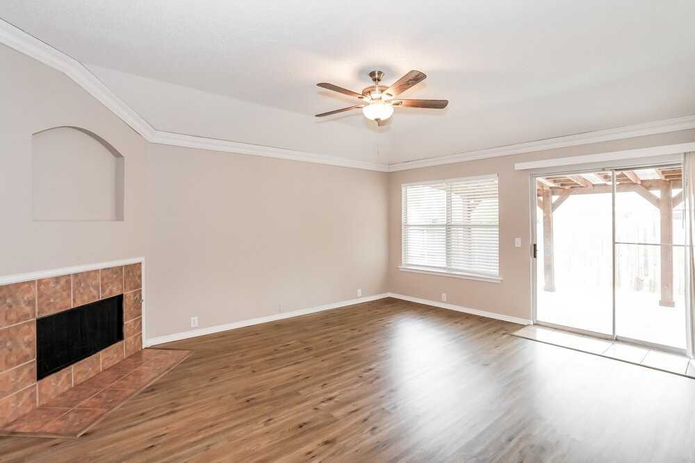 3316 Bentgate Ct - Photo 4 of 16