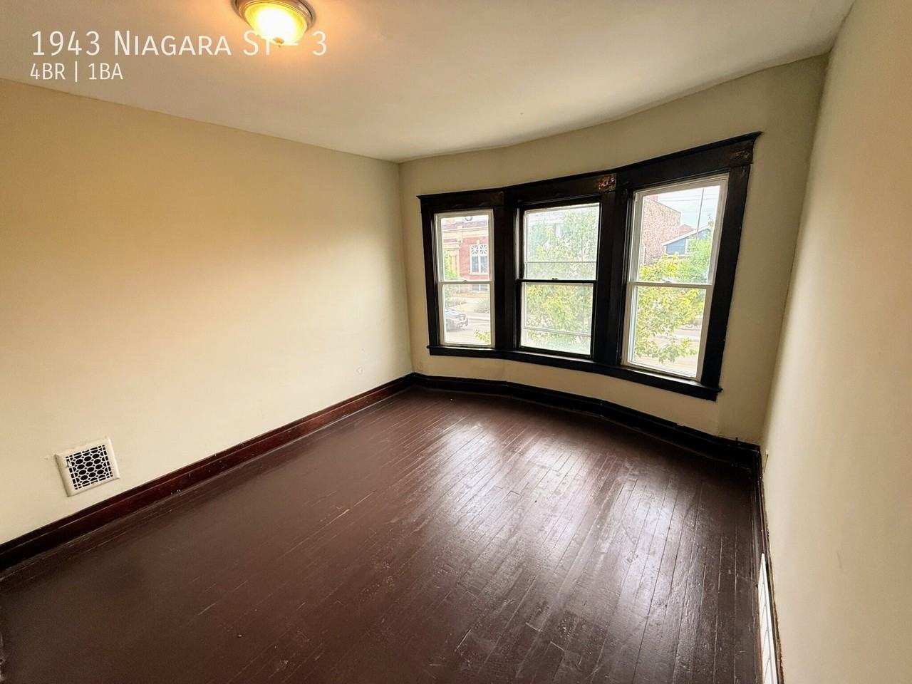 1943 Niagara St #3 - Photo 2 of 9