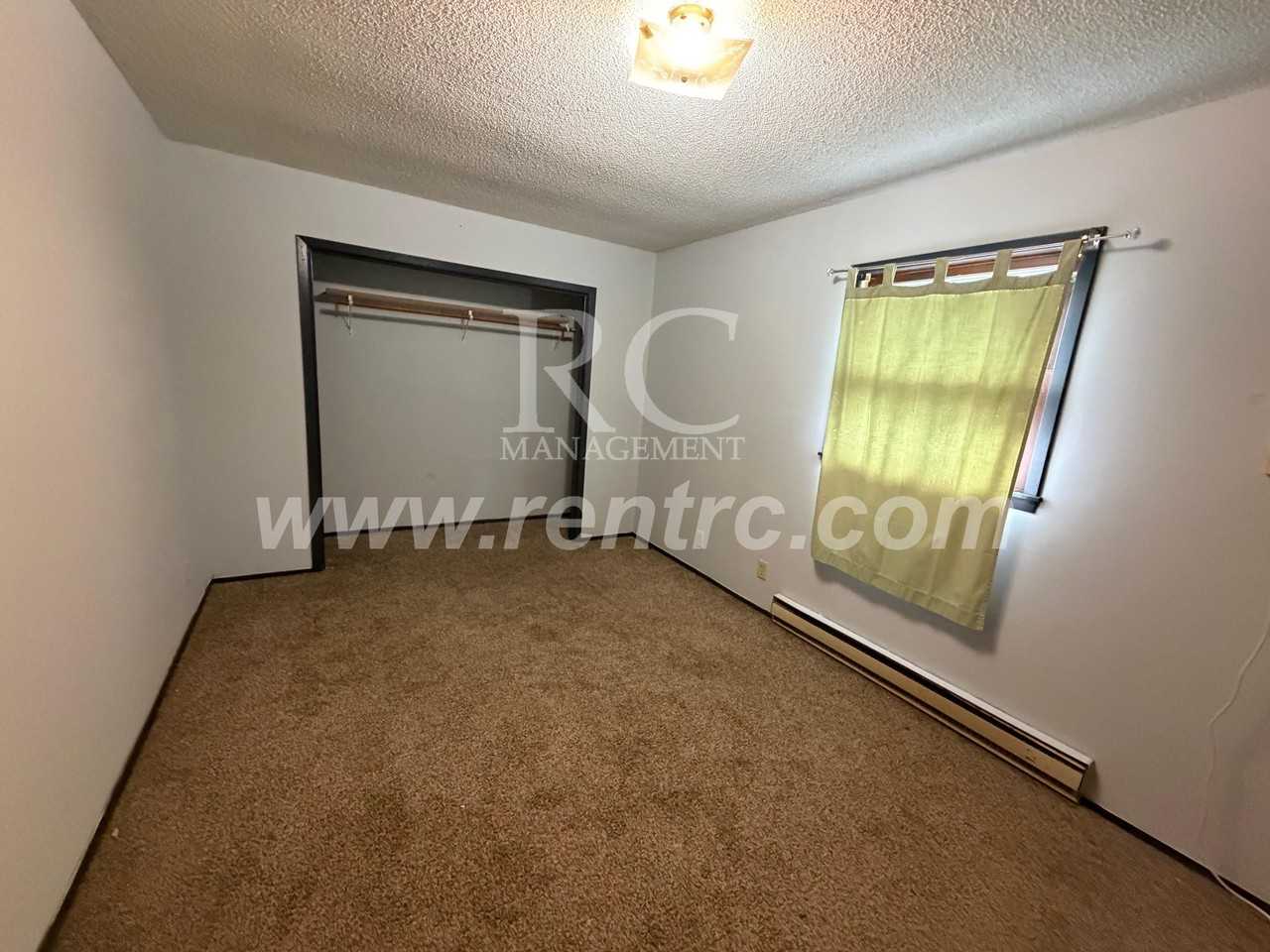 504 W Woodbury St Apt 8 - Photo 7 of 8