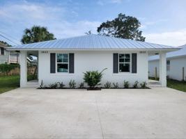 featured image of 3820 Se Lee St #1
