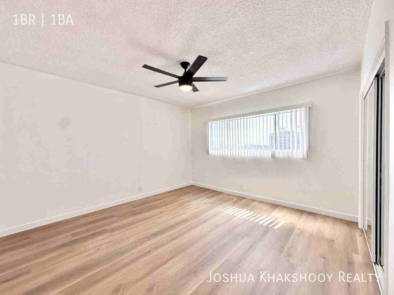 1116 N Clark St #14 - Photo 7 of 9