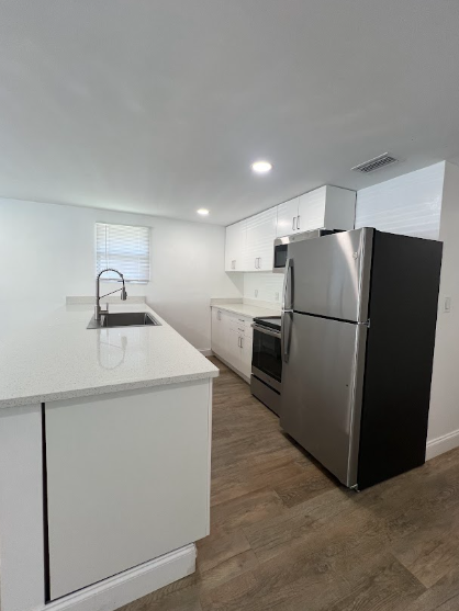 3431 Broadway Ave - Photo 7 of 17