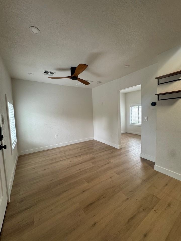 1006 N 12th St #1004 - Photo 2 of 11