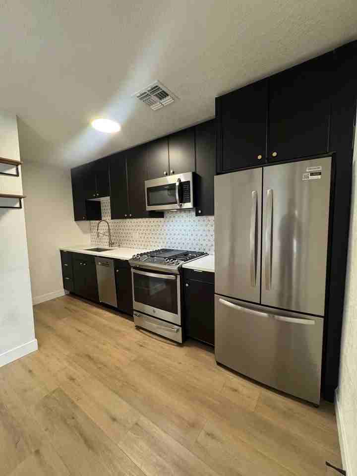 1006 N 12th St #1004 - Photo 3 of 11