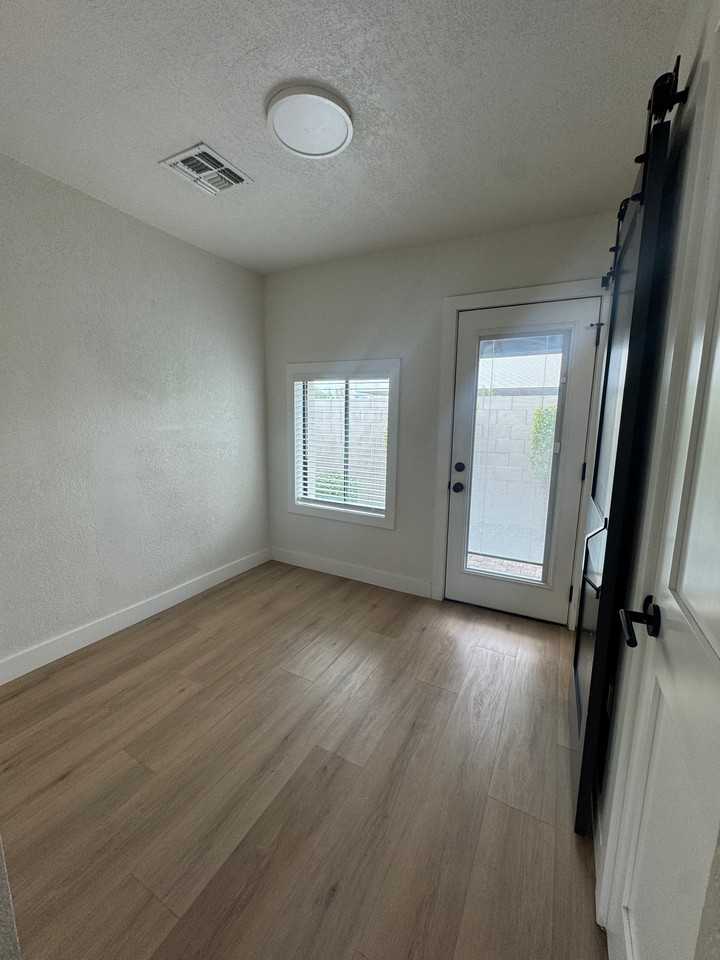 1006 N 12th St #1004 - Photo 5 of 11