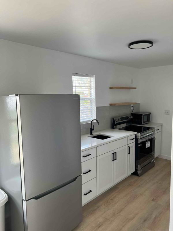 628 N D St - Photo 2 of 11