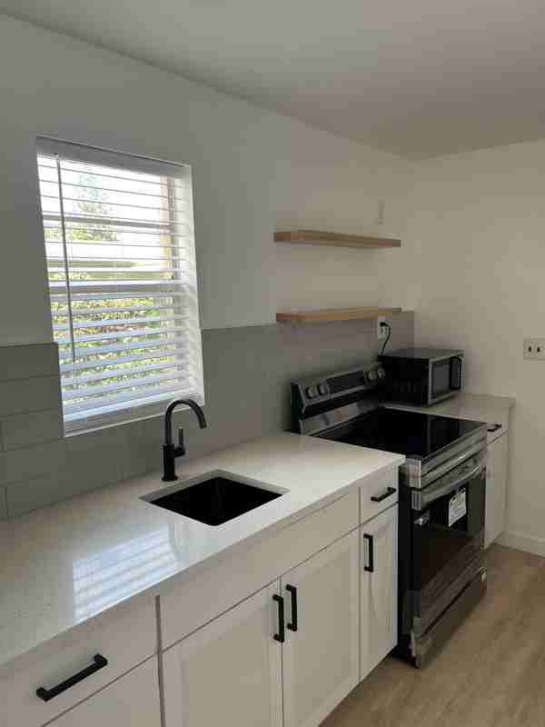 628 N D St - Photo 3 of 11