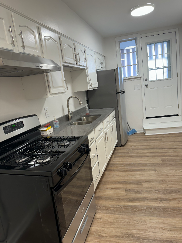 503 N Milwaukee Ave #D - Photo 3 of 7