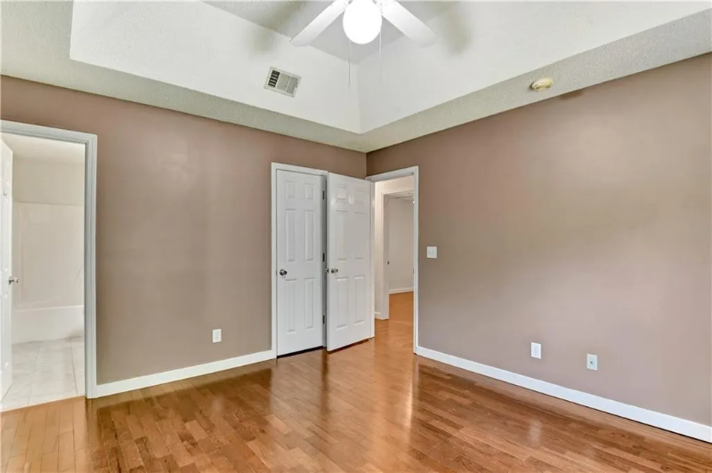 127 Lauren Ln - Photo 2 of 10
