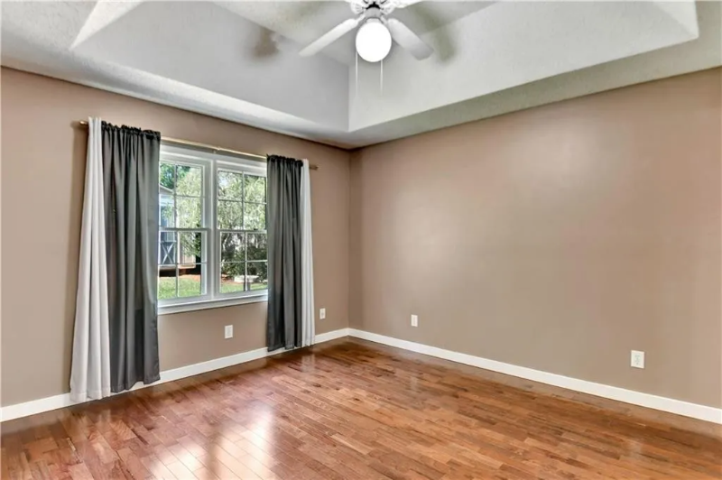127 Lauren Ln - Photo 3 of 10
