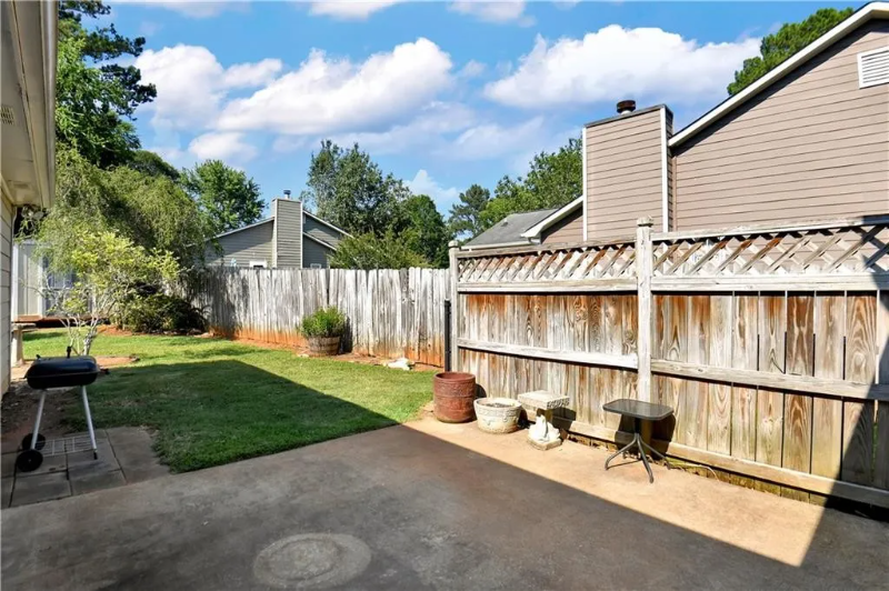 127 Lauren Ln - Photo 4 of 10