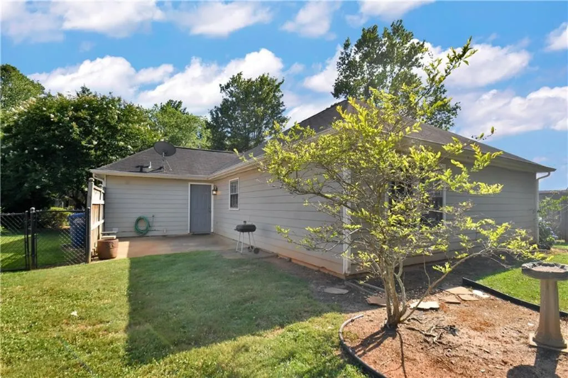 127 Lauren Ln - Photo 6 of 10