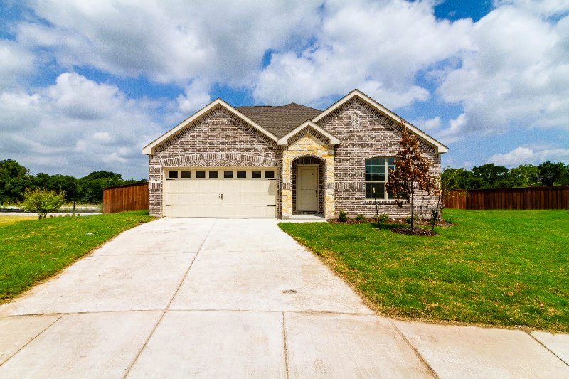 3240 Willow Terrace Ln - Photo 2 of 31