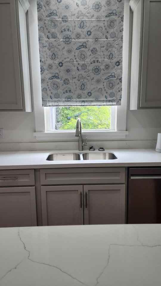 1860 Rosiere St - Photo 3 of 17