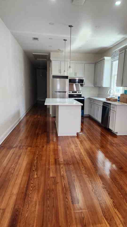 1860 Rosiere St - Photo 5 of 17