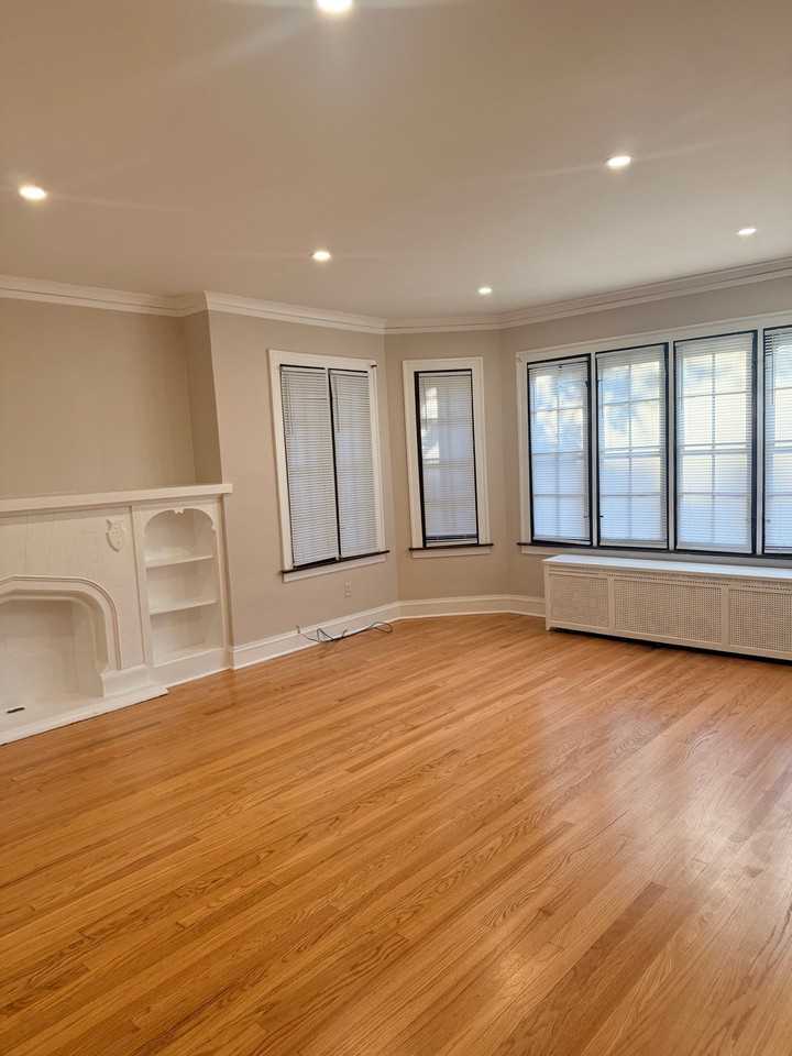 9221 S Bishop St #1 - Photo 3 of 18