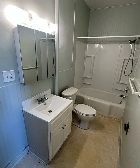 321 N Midler Ave #1 - Photo 4 of 4