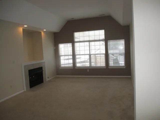 892 Boxwood Dr - Photo 2 of 10