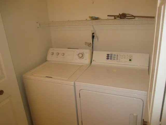 892 Boxwood Dr - Photo 5 of 10
