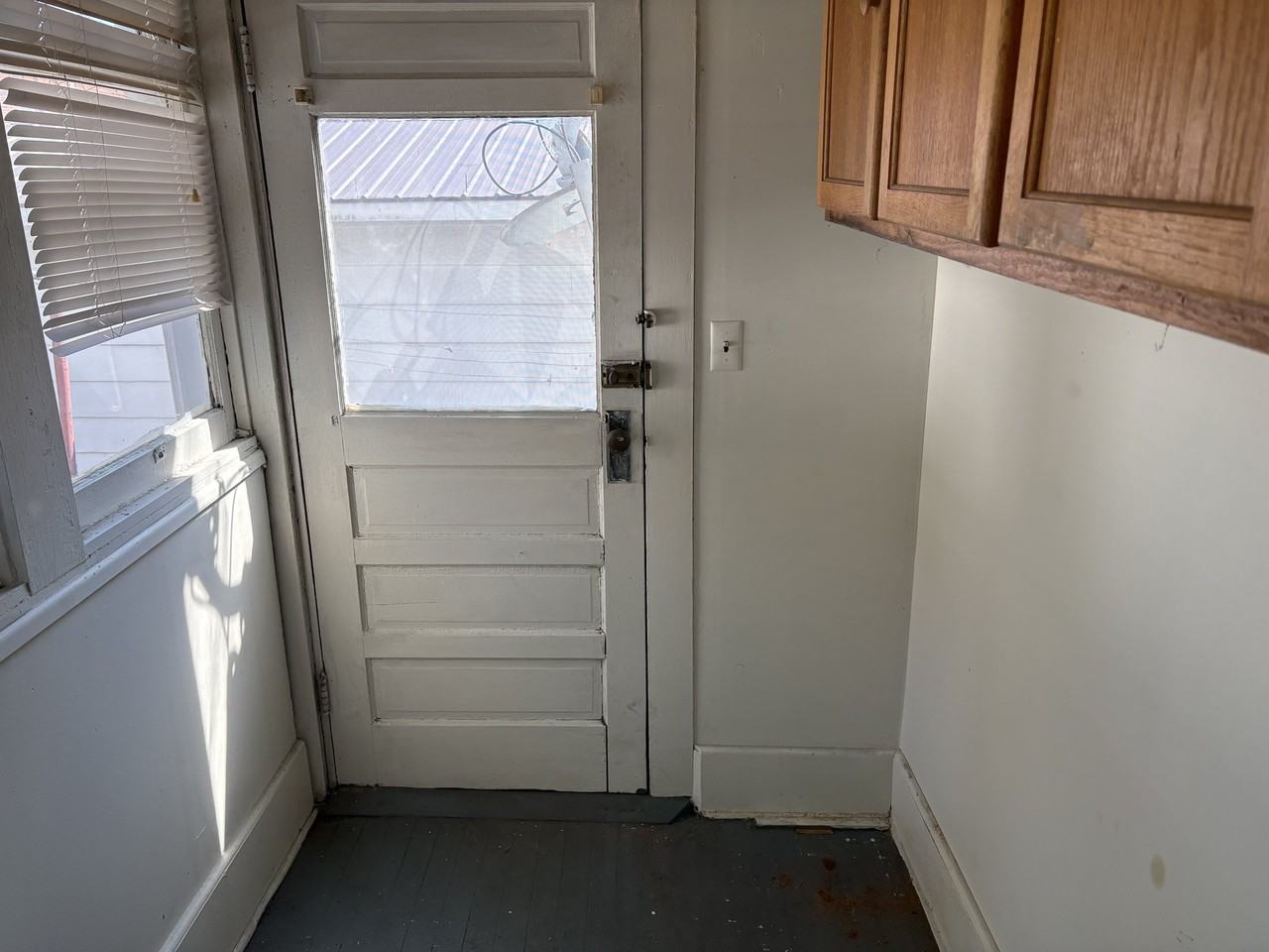423 6th Ave #B - Photo 3 of 15