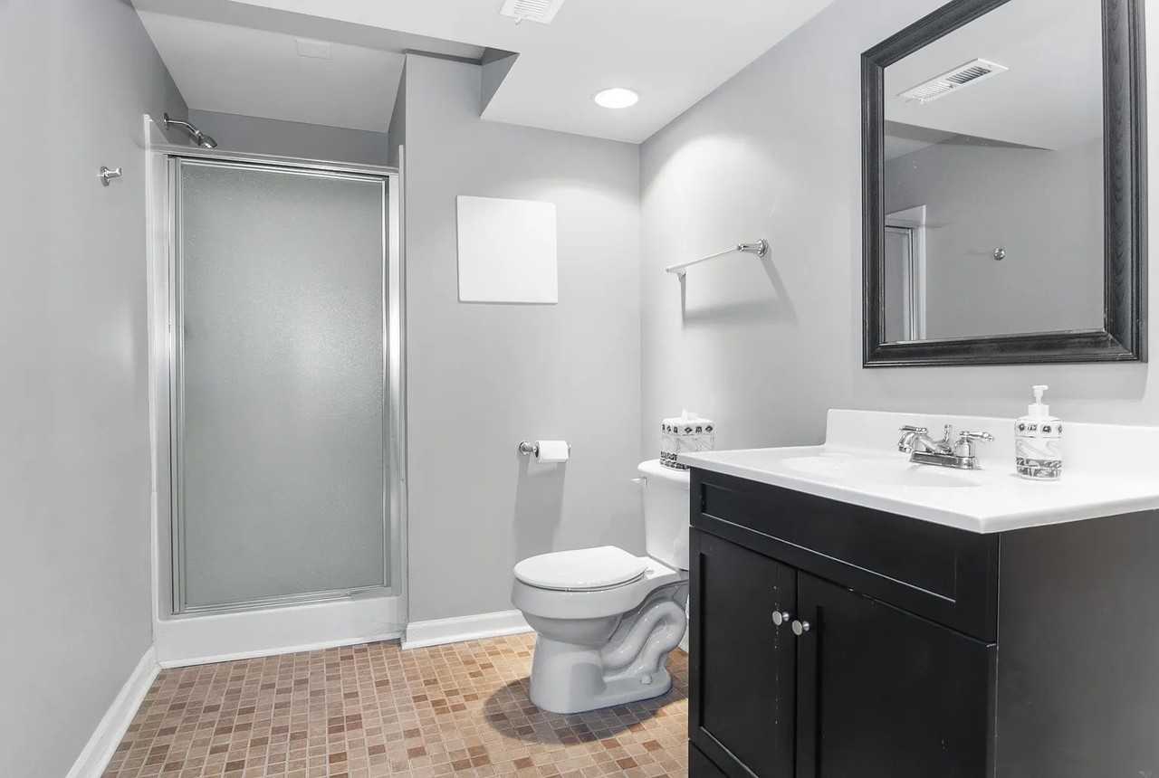 423 Vaughn Cir - Photo 2 of 19