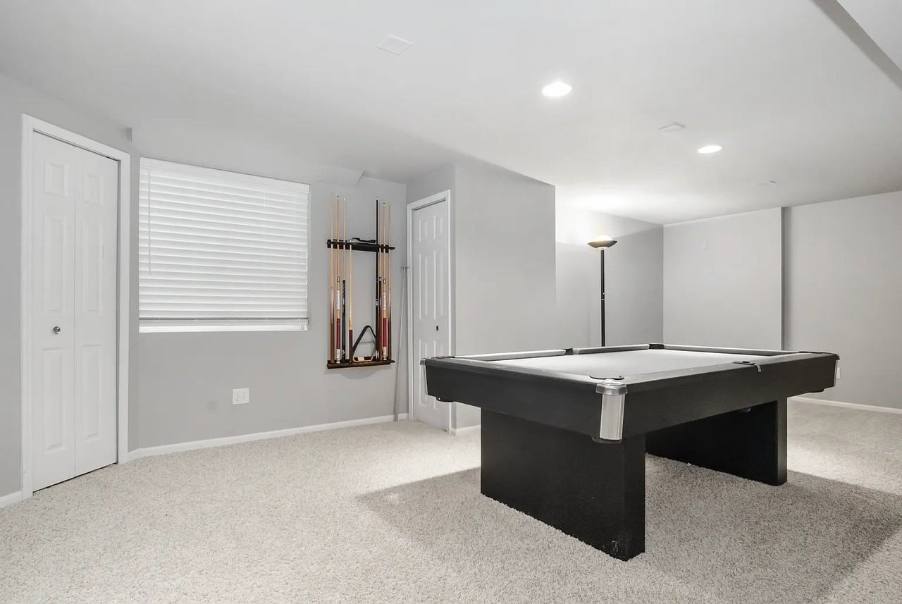 423 Vaughn Cir - Photo 3 of 19