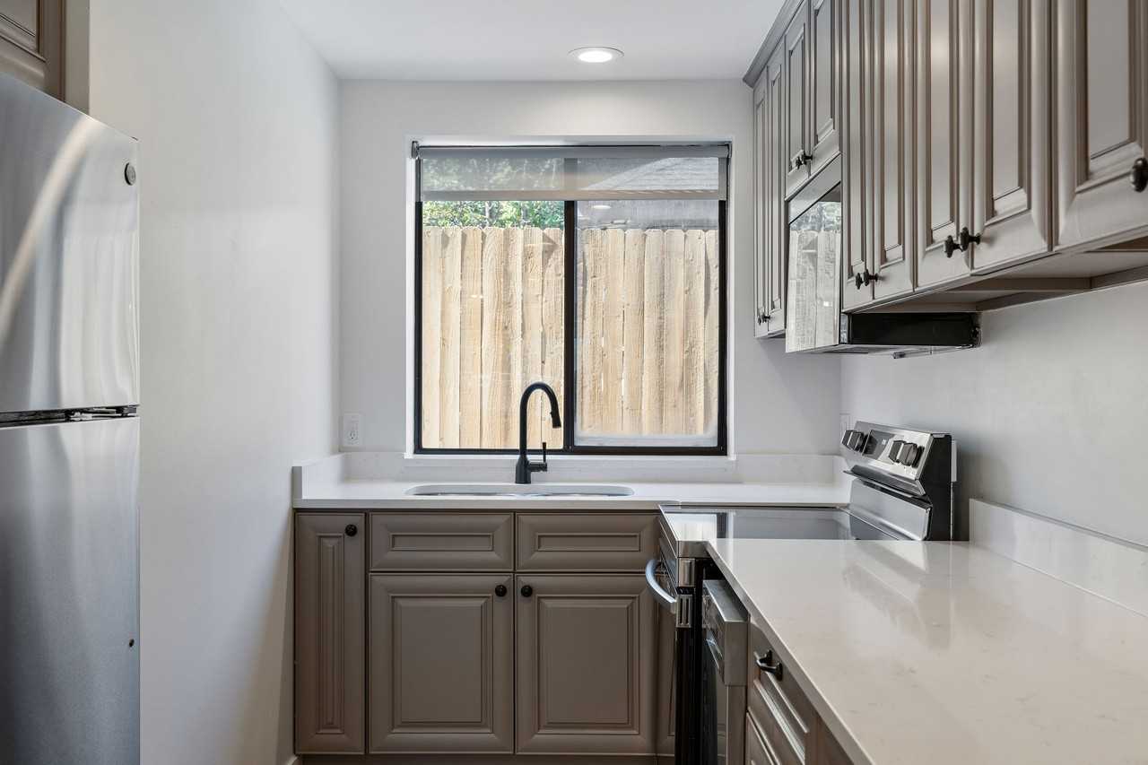 1016 East 900 South #9 - Photo 3 of 19