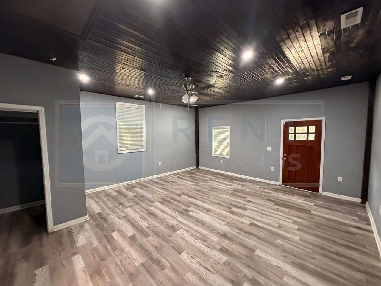 3925 Rosewood Dr. - Photo 3 of 28
