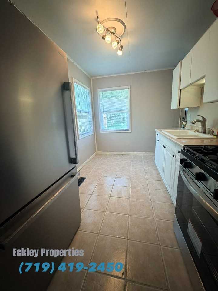 1607 N 70th Ave - Photo 4 of 10