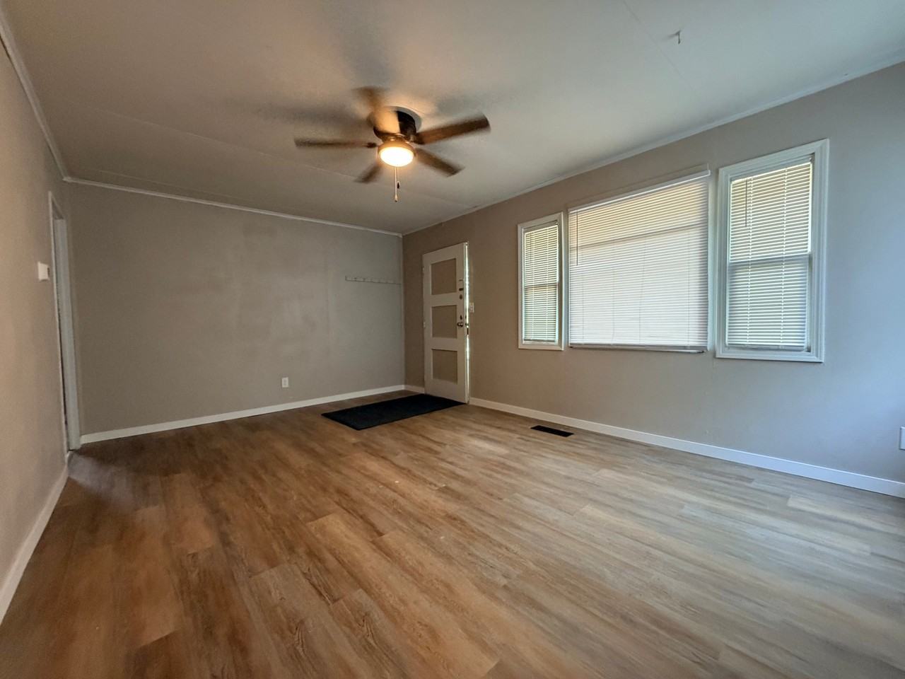 1607 N 70th Ave - Photo 6 of 10