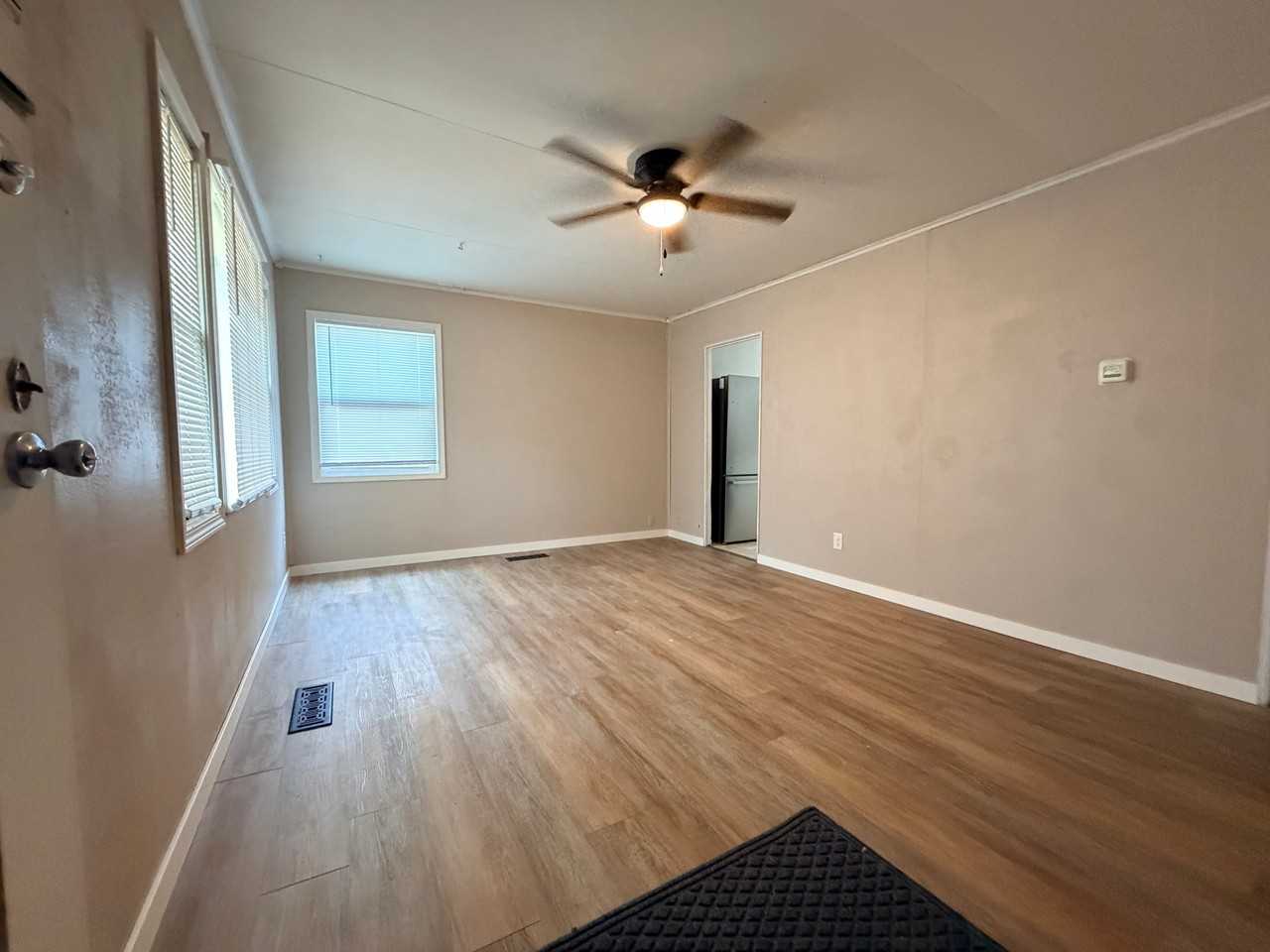 1607 N 70th Ave - Photo 7 of 10