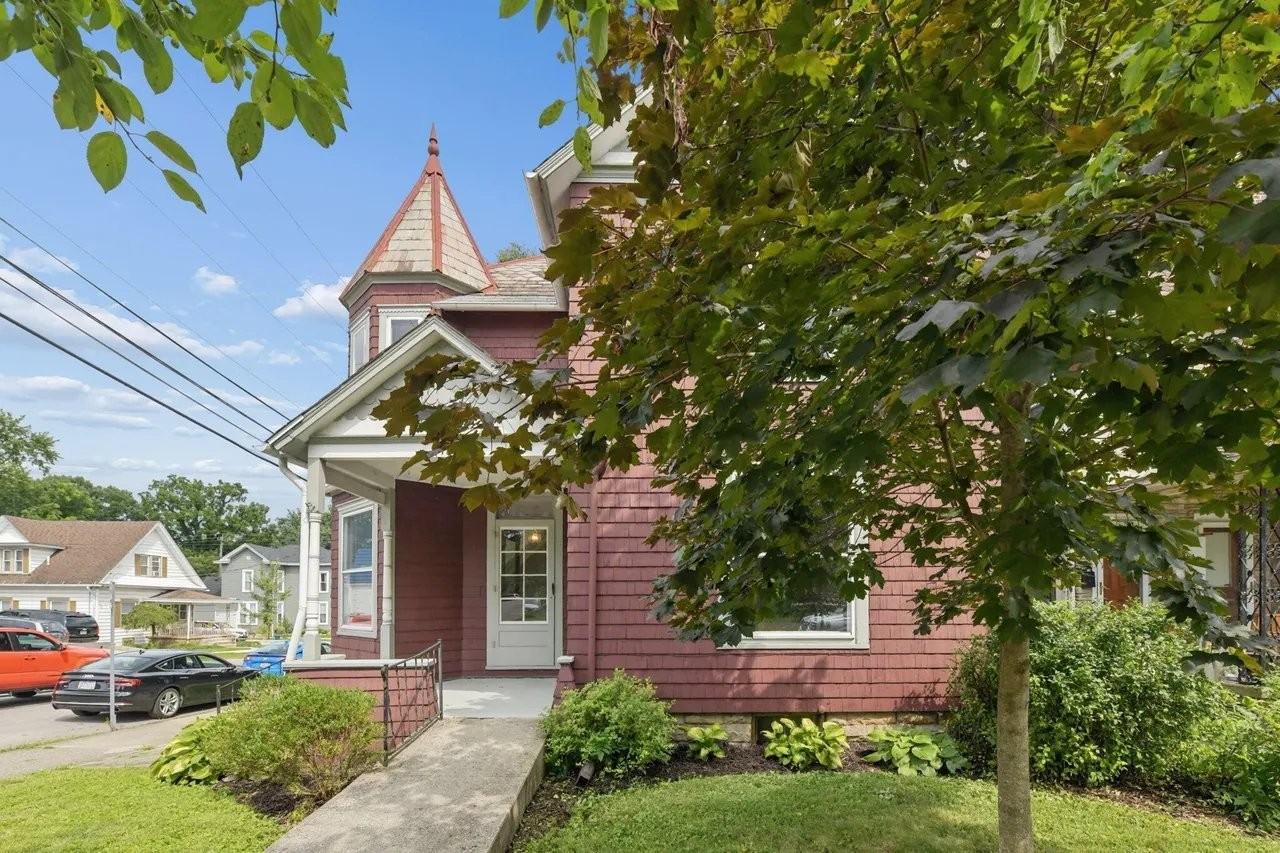 218 N Sandusky St - Photo 3 of 37