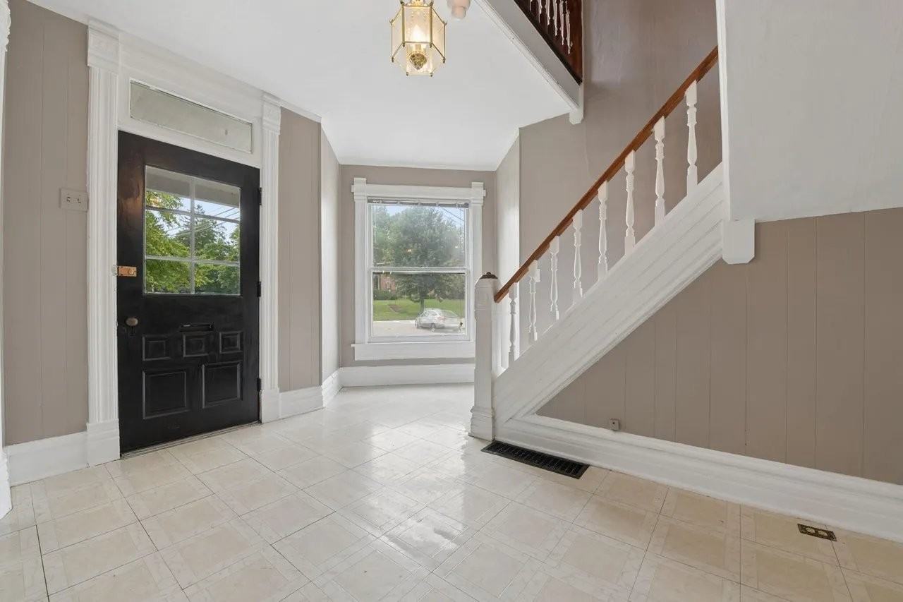 218 N Sandusky St - Photo 6 of 37