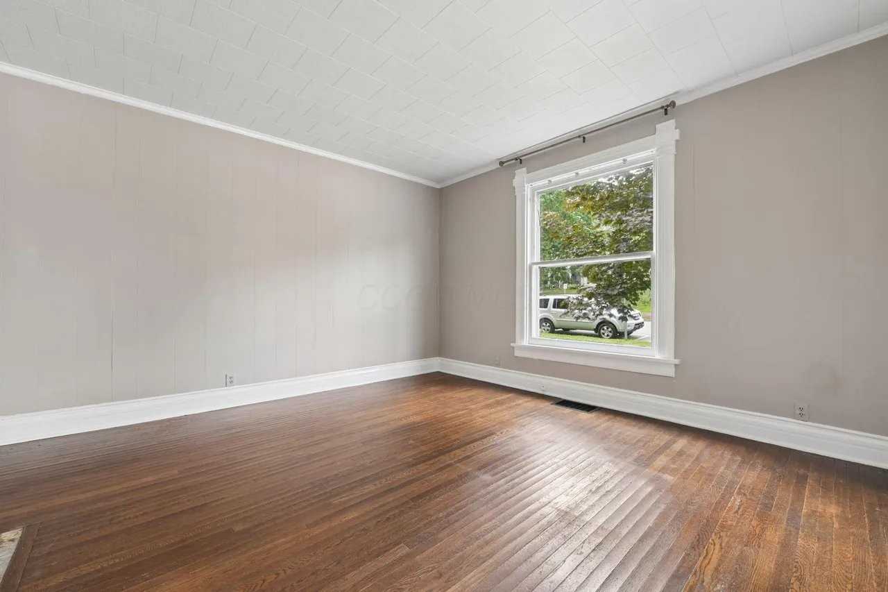 218 N Sandusky St - Photo 7 of 37