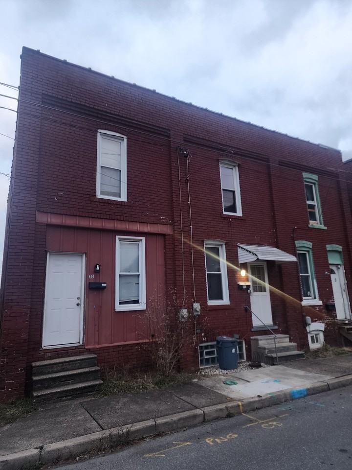 33 Fleetwood St - Photo 2 of 2