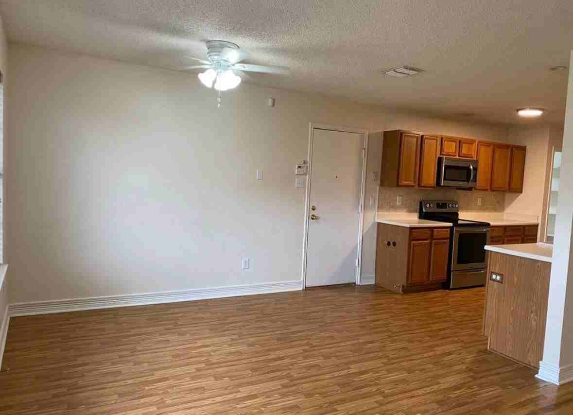 1414 Lochspring Dr - Photo 7 of 20
