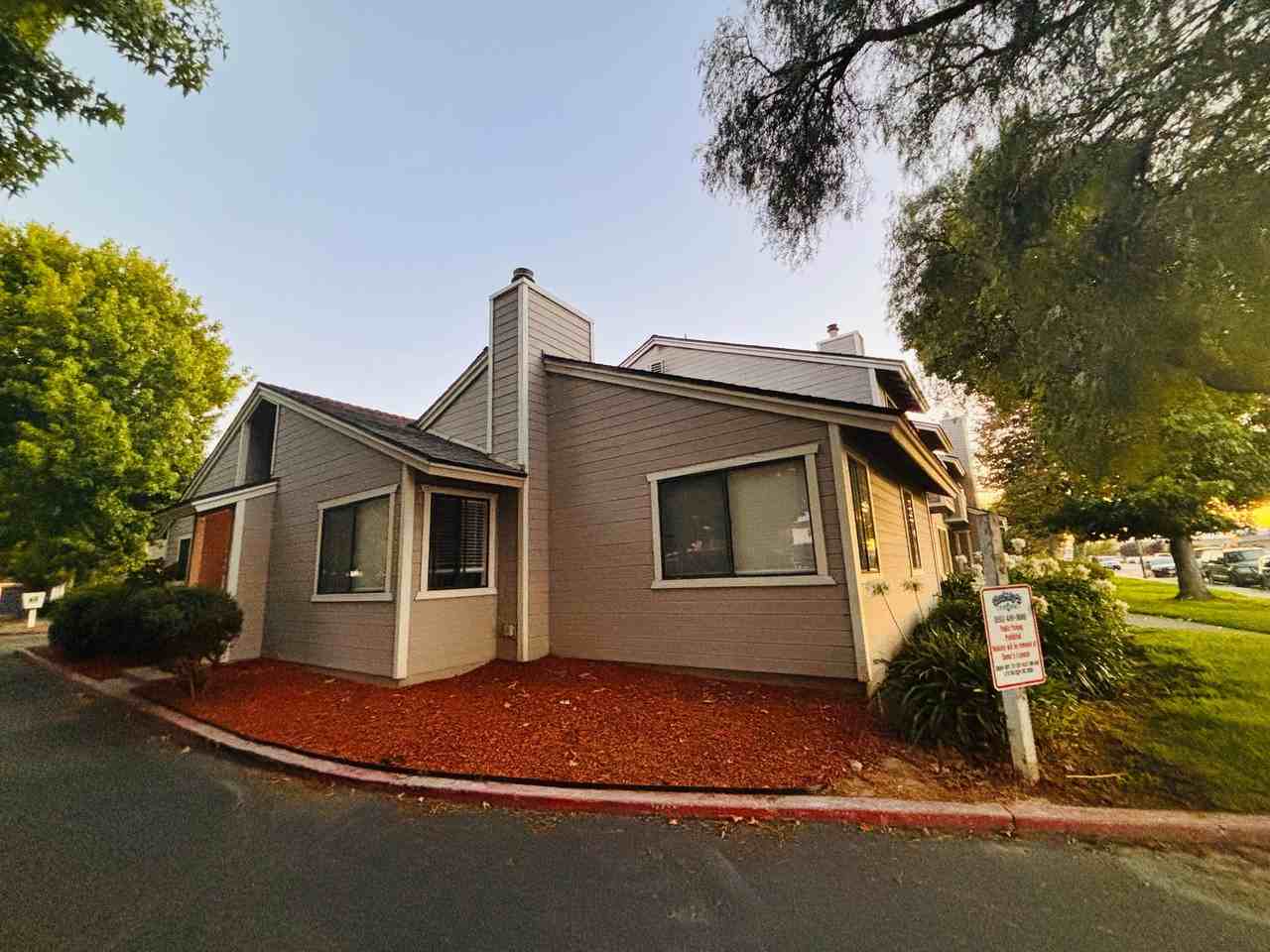 1000 W Chestnut Ave - Photo 2 of 15