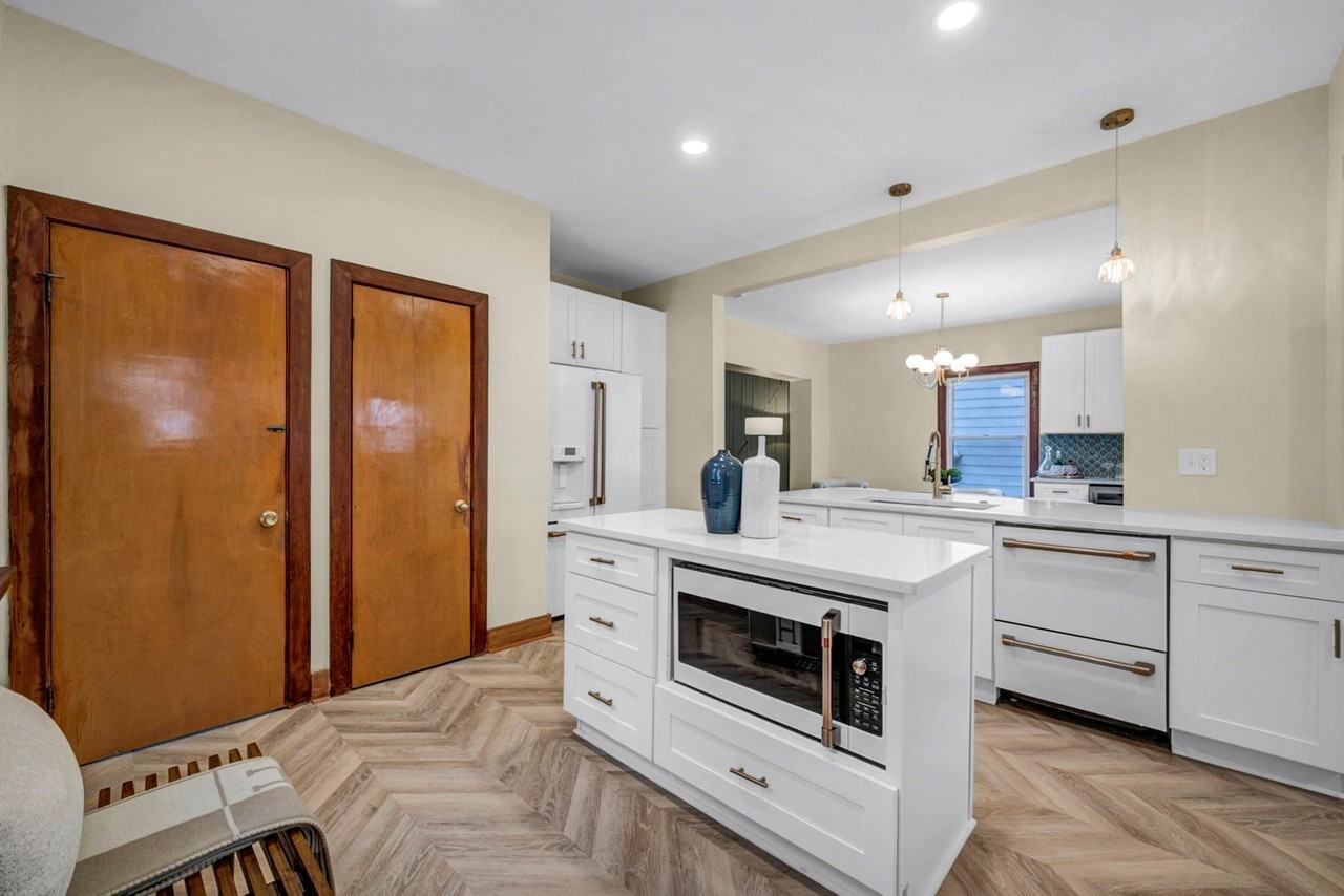 1345 Cove Ave - Photo 6 of 20