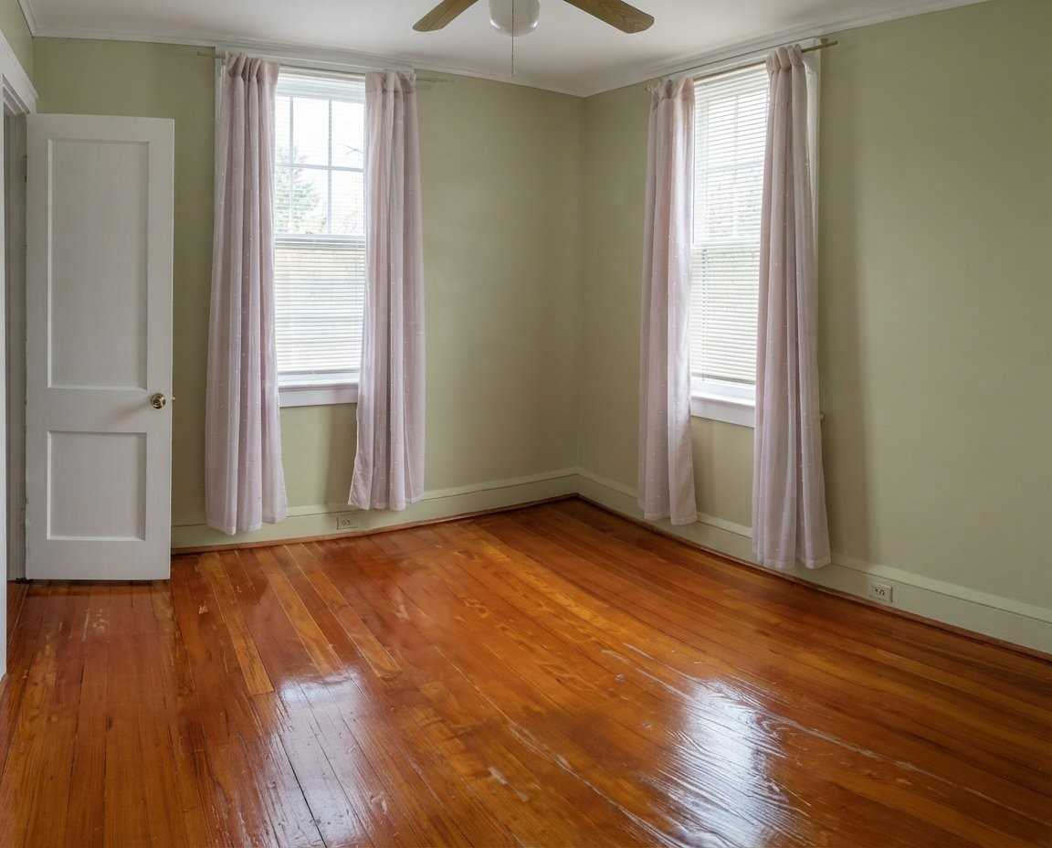 131 Loomis Ave #1 - Photo 3 of 4