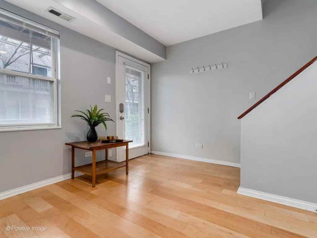 1540 N Greenview Ave #F - Photo 5 of 10