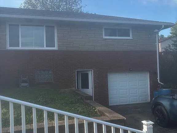 1145 University Dr - Photo 2 of 19