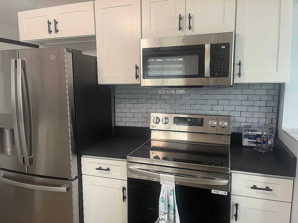 1145 University Dr - Photo 4 of 19