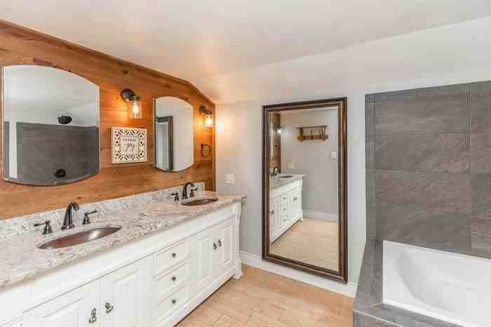4205 N Tram Rd - Photo 2 of 12