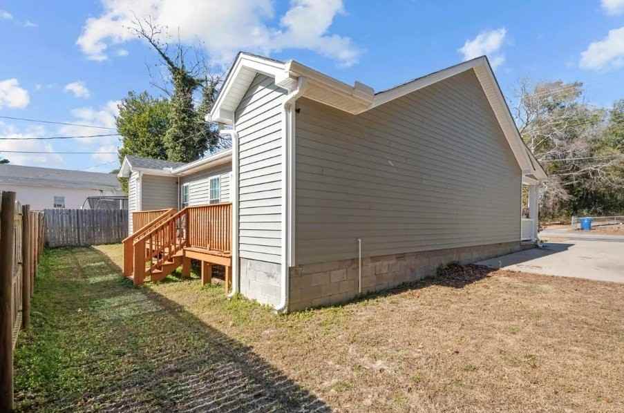 1619 Ogden St - Photo 2 of 8